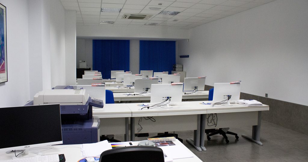 alquiler-aulas-granada-informatica alquiler-aulas-granada-informatica