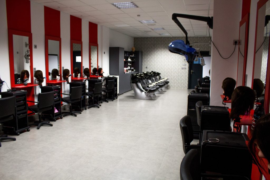 alquiler-aula-peluqueria-granada alquiler-aula-peluqueria-granada