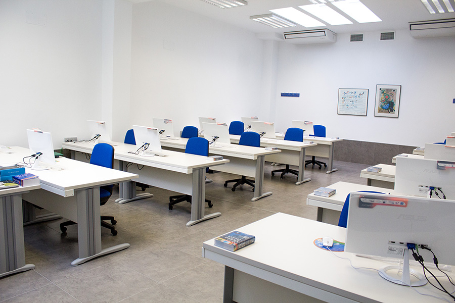 aulum-alquilar-aula-idiomas-granada aulum-alquilar-aula-idiomas-granada
